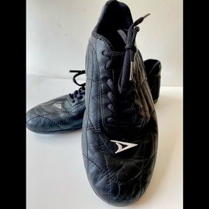 Unisex Discipline Martial Arts Shoes (M 8.5, W 10) Black Non-marking Ltweight